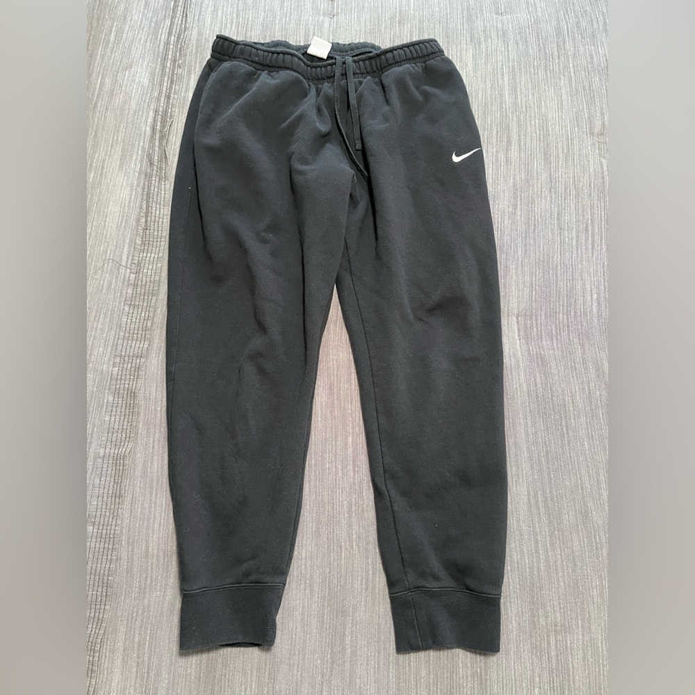 Men’s Nike XL Black Sweatpant Joggers. Smoke free home.